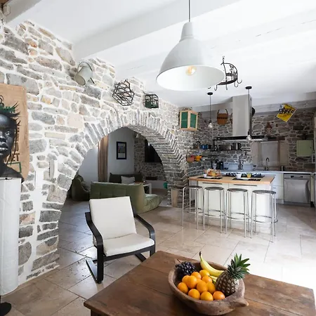 Villa La Bardelours